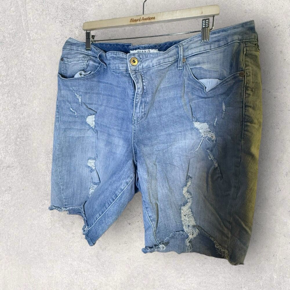 Torrid Shorts Women’s Size 24 Distressed Light Washed Denim Shorts Stretchy